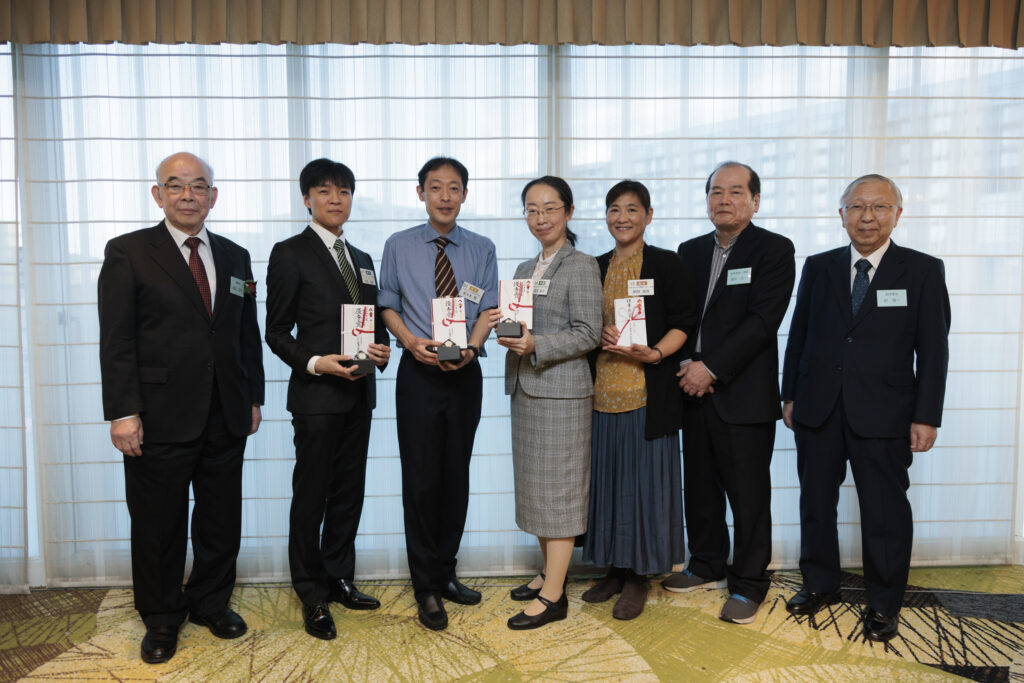 11月9日（土）京都タワーホテルにて、当財団の助成を受けられた先生方の研究成果の発表会を開催しました。 今年度は全国から18名の先生をお迎えし、ポスター形式で研究成果を発表していただきました。最後に参加者全員の投票により、優秀賞3名、理事長賞1名を選出しました。 貴重な研究成果を発表していただいた先生方、誠にありがとうございました。 この模様は、機関誌「ひと・健康・未来」でご紹介します。 公益財団法人ひと・健康・未来研究財団 https://jnhf.or.jp/ ＃ひと ＃健康 ＃未来 ＃研究助成 ＃京都 ＃京都タワーホテル